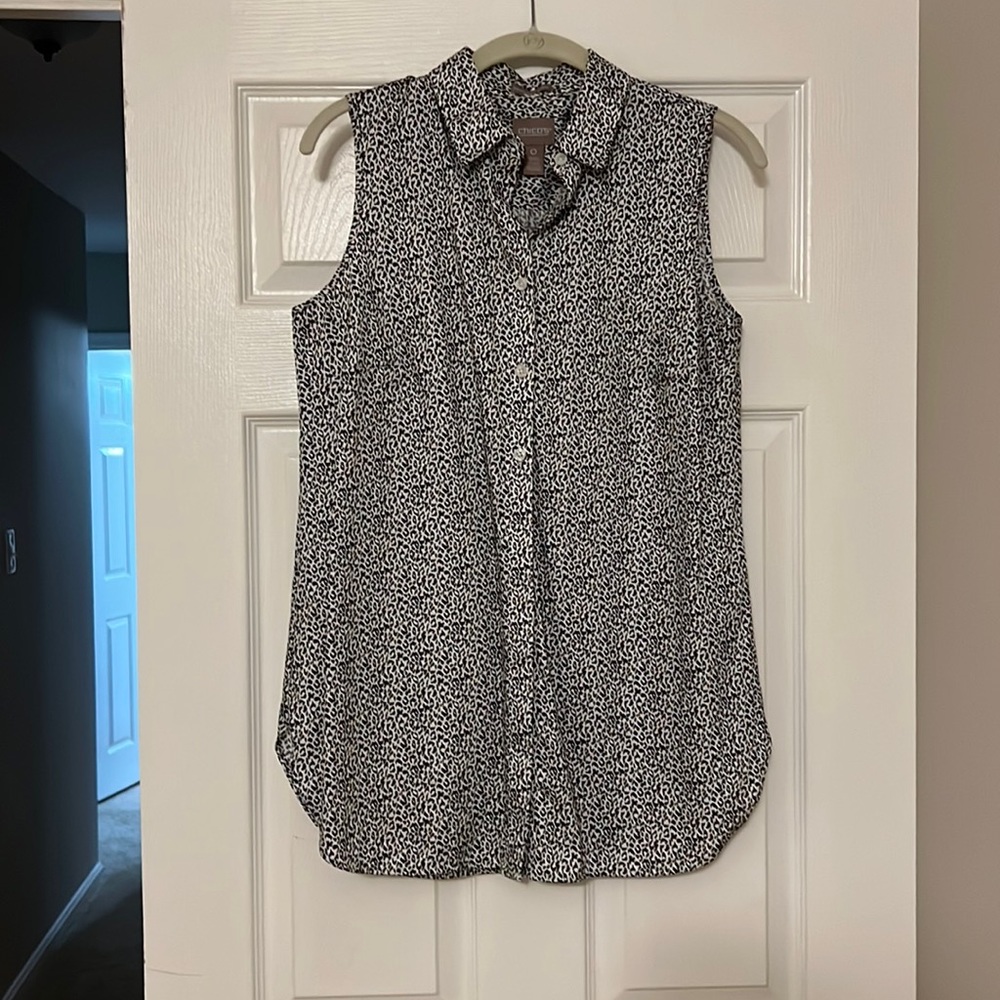 Chico’s sleeveless collared shirt animal print